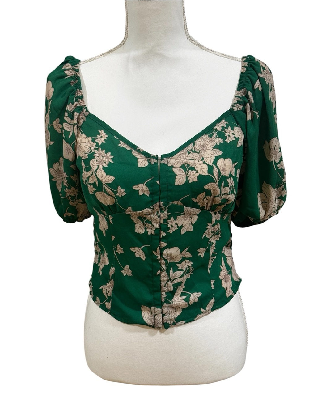 Sienna Sky green & cream floral puff sleeve front hook closure crop blouse, M.